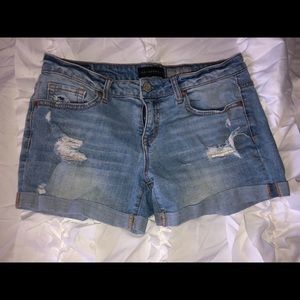 Light wash destroyed denim midi Aéropostale shorts